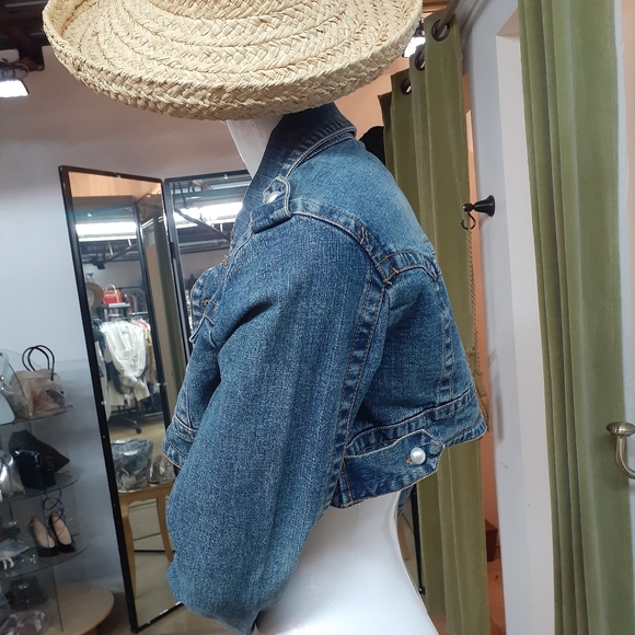ONE OF A KIND CROP DENIM JACKET BY DEN M - Picture 3 of 10